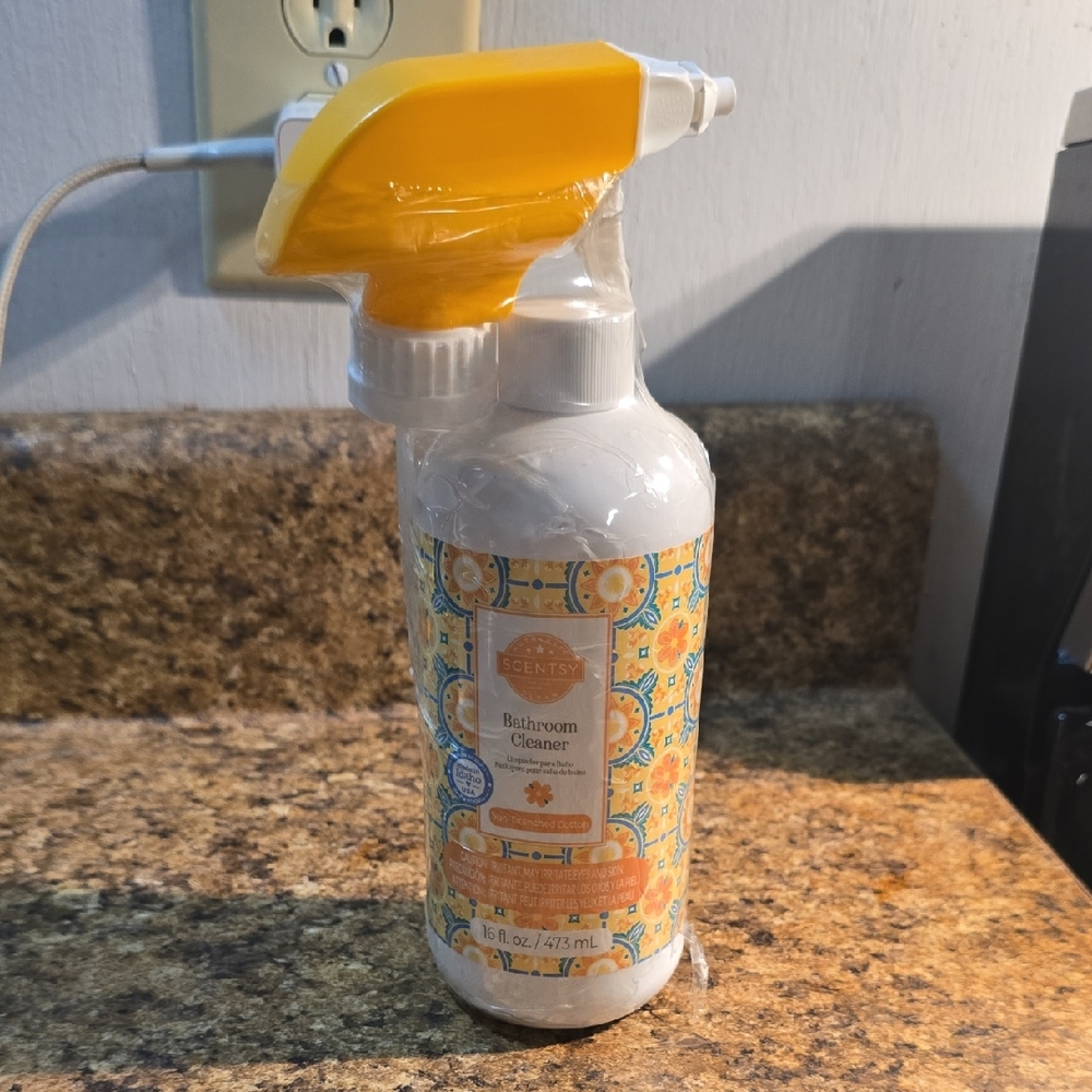 Scentsy Bathroom‎ Cleaner Sun Drenched Cotton NWT Yellow Nozzle Size 16 Ounce